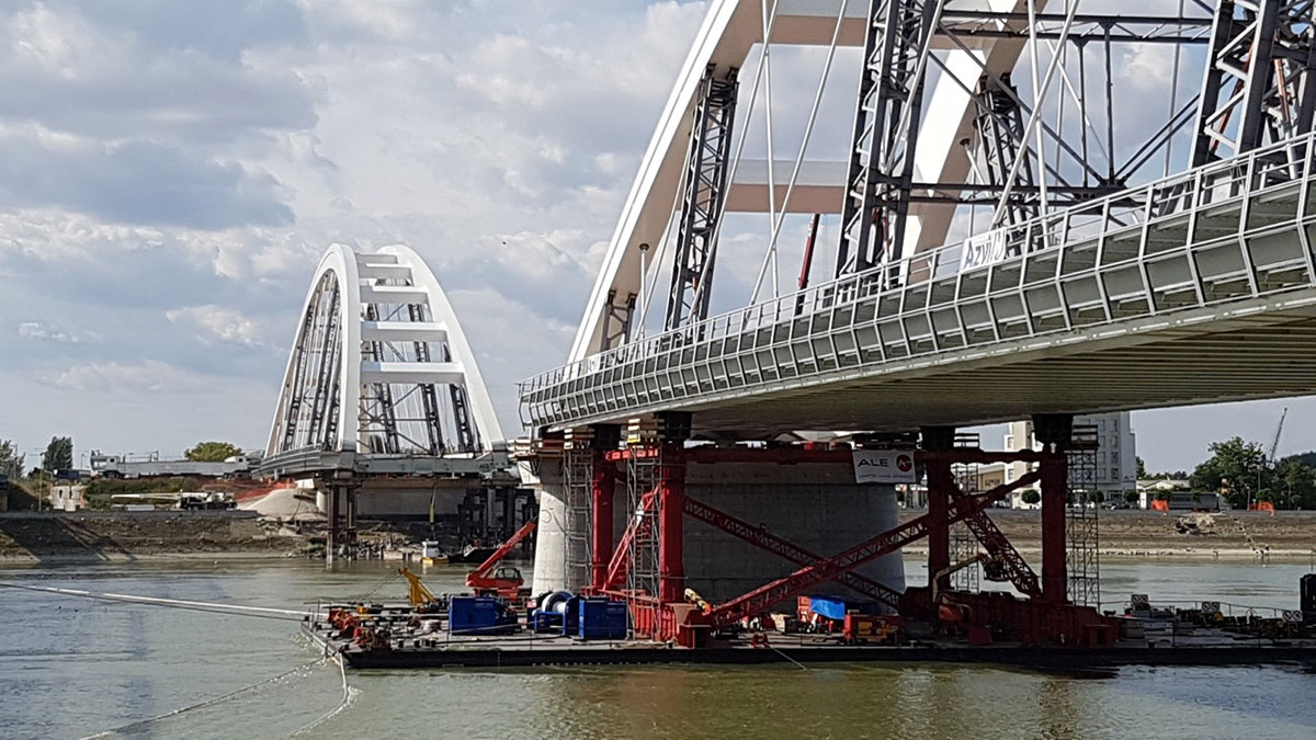 Део Жежељевог моста спојен са петроварадинске стране